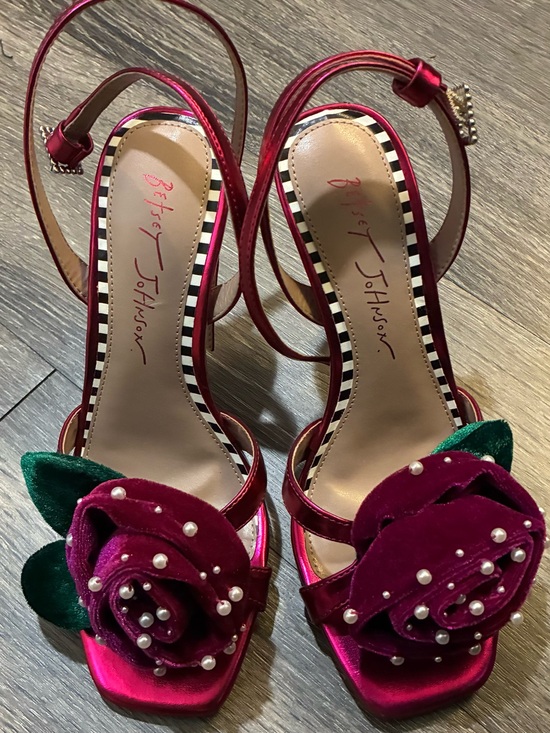 Betsey Johnson Shoes - Gently Worn Betsey Johnson Pink Velvet Floral Pearl Accent Sandals. SZ 6.5